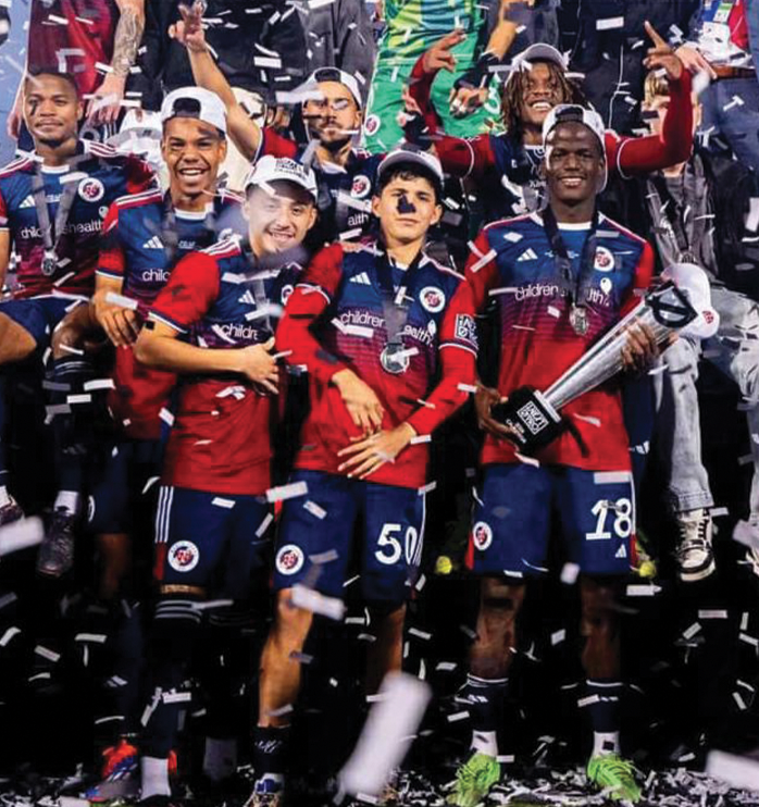 Carl Fred Sainté soulève le trophée MLS Next Pro
